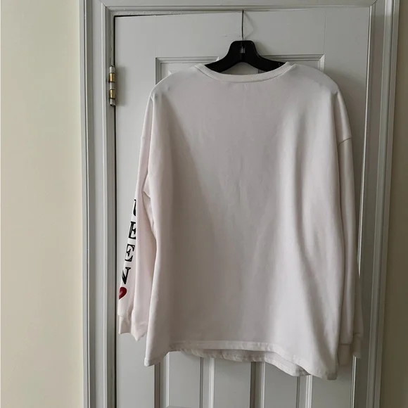 Women’s Lightweight Queen of Hearts Graphic Sweatshirt From Amazon - Picture 9 of 11